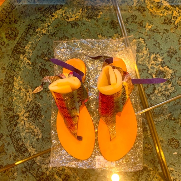 ✨Cocobelle✨ Multicolor Snake Thong W/Tie Strap Sandal - Picture 4 of 15